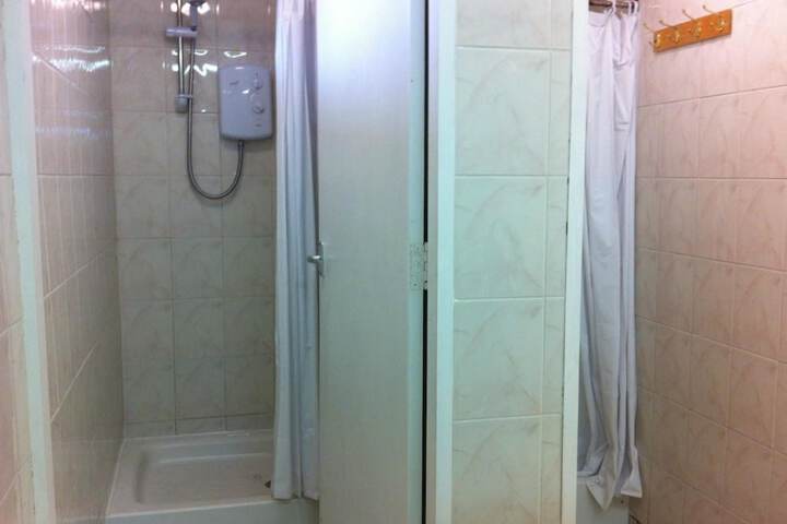Room 4 of 7