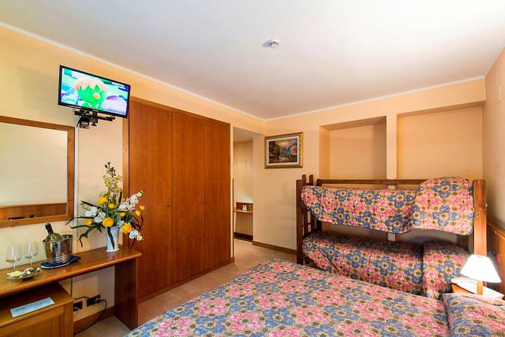Room 11 of 65