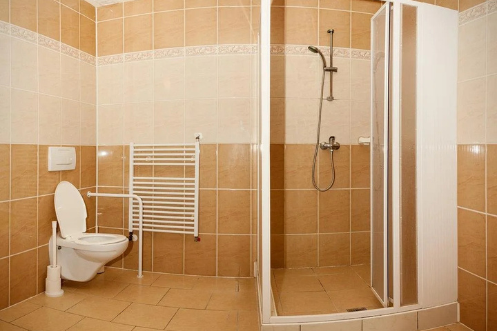 Room 6 of 13