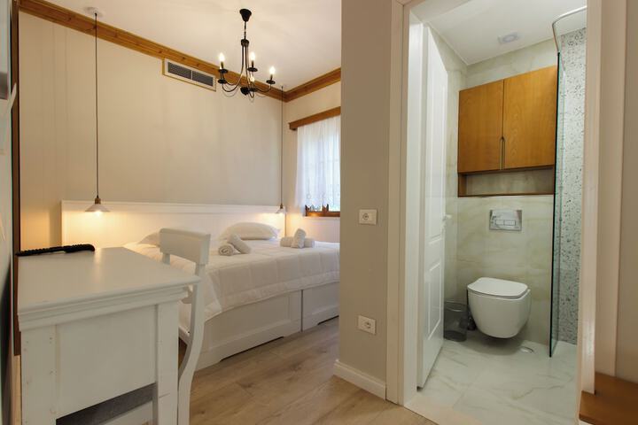 Room 33 of 58
