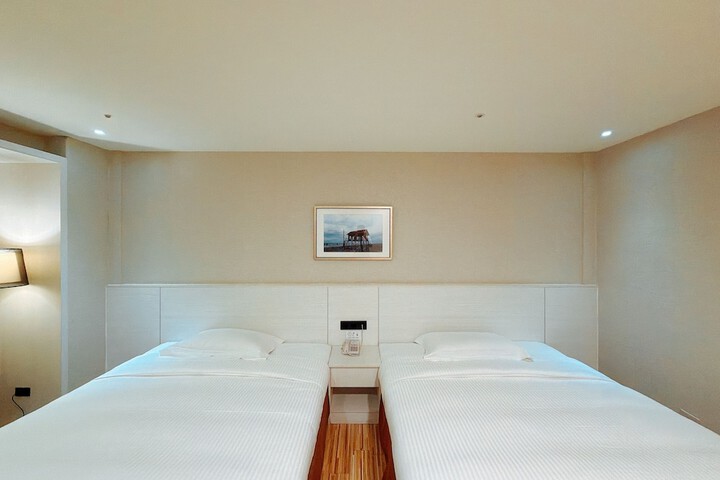 Room 40 of 69