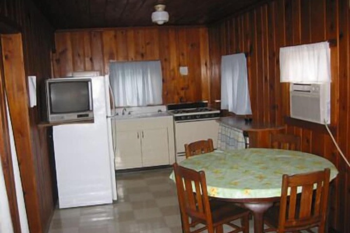 Room 5 of 9