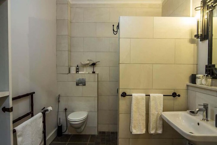 Room 14 of 36