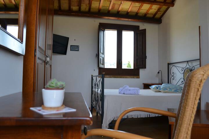 Room 18 of 48