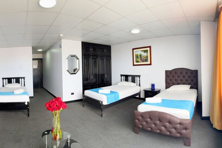 Room 13 of 32