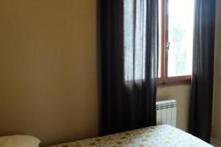 Room 6 of 11