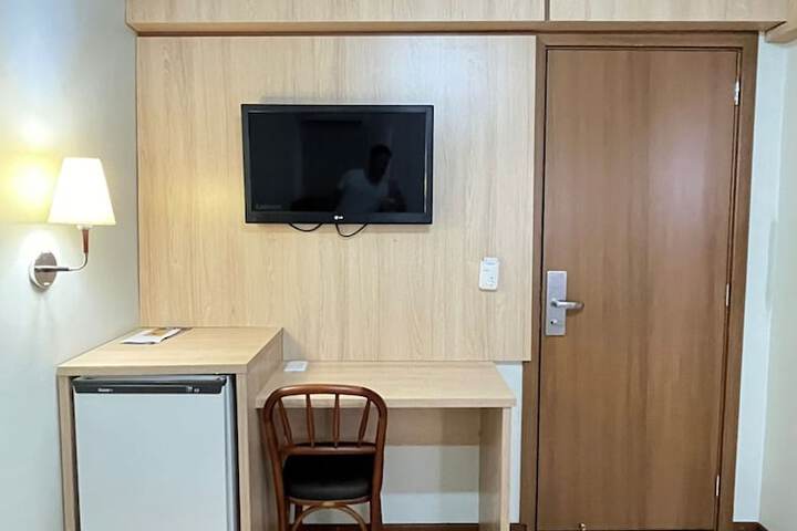 Room 48 of 80