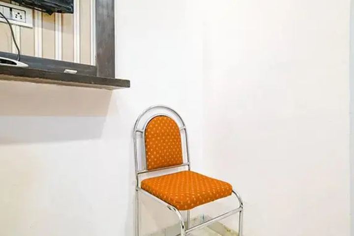 Room 7 of 12