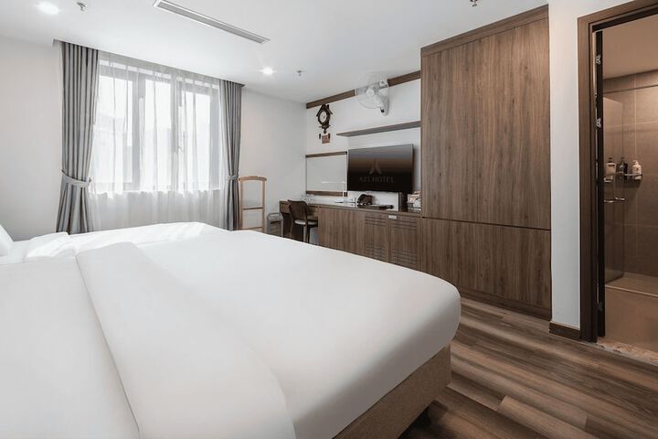 Room 13 of 28