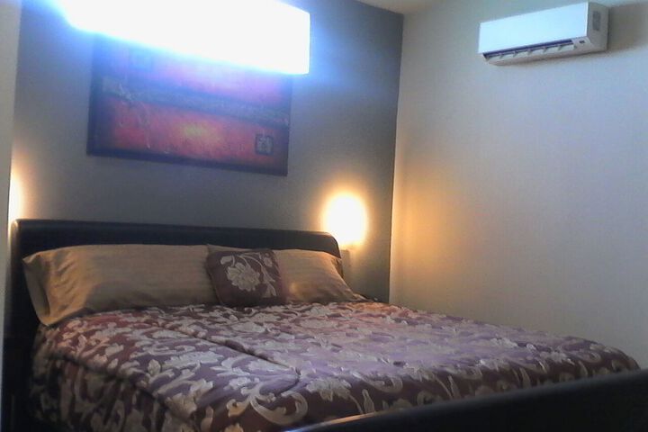Room 9 of 33