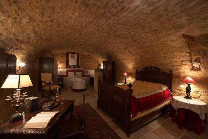 Room 3 of 17