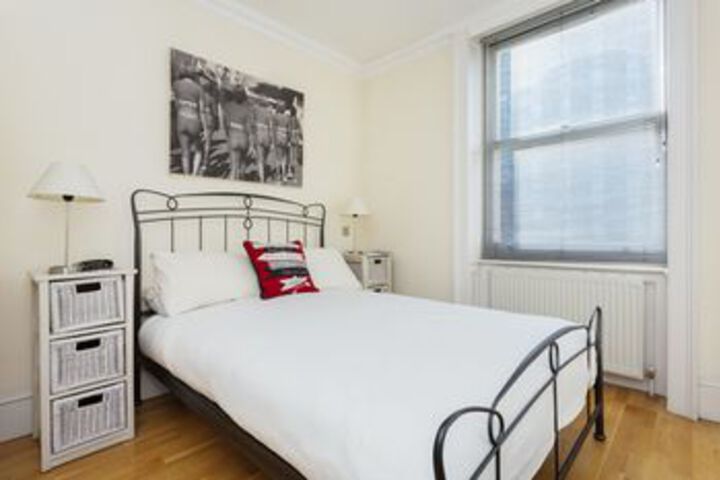 Room 4 of 18