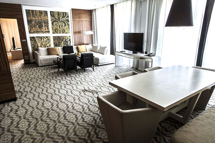 Room 6 of 153
