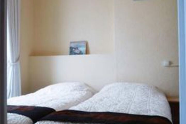 Room 8 of 15