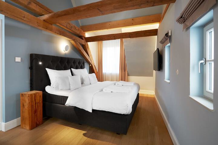 Room 8 of 31