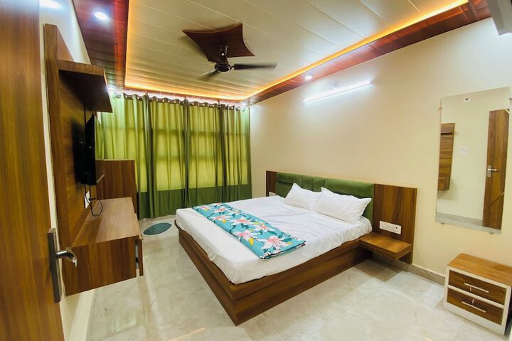 Room 5 of 11
