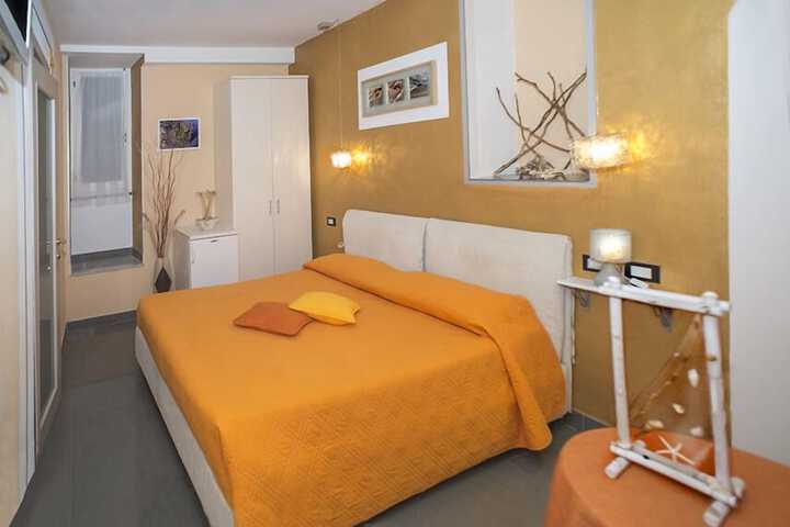 Room 2 of 25