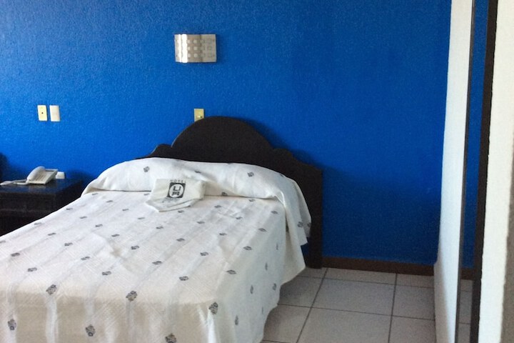 Room 15 of 28