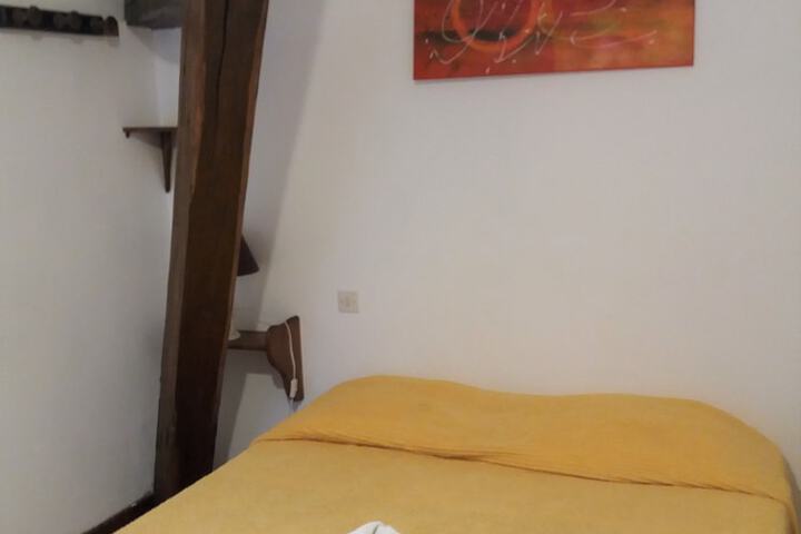 Room 7 of 28