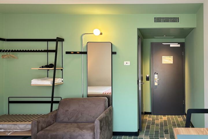 Room 15 of 24
