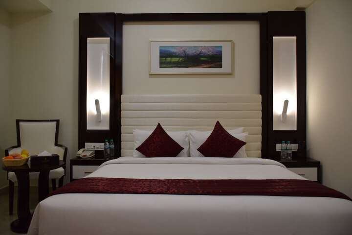 Room 4 of 28