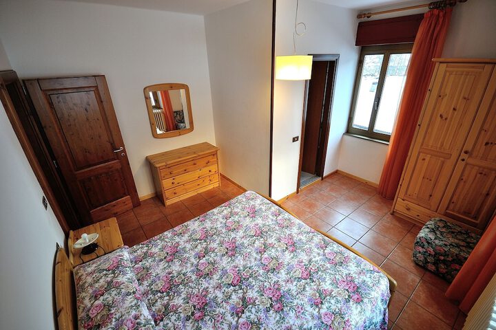 Room 10 of 35