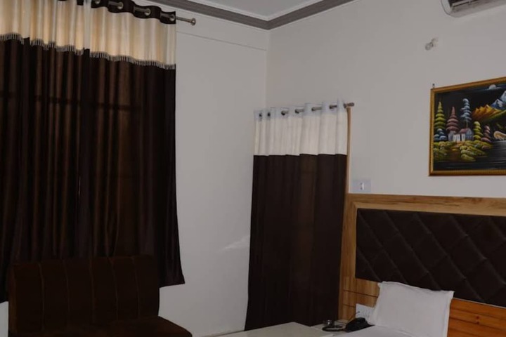 Room 8 of 23