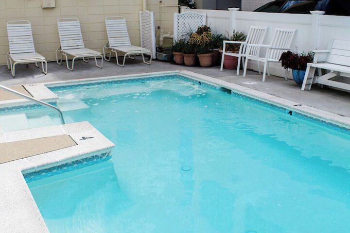 Pool 13 of 16