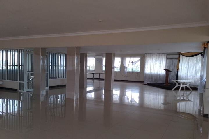 Ballroom/Hall 21 of 23