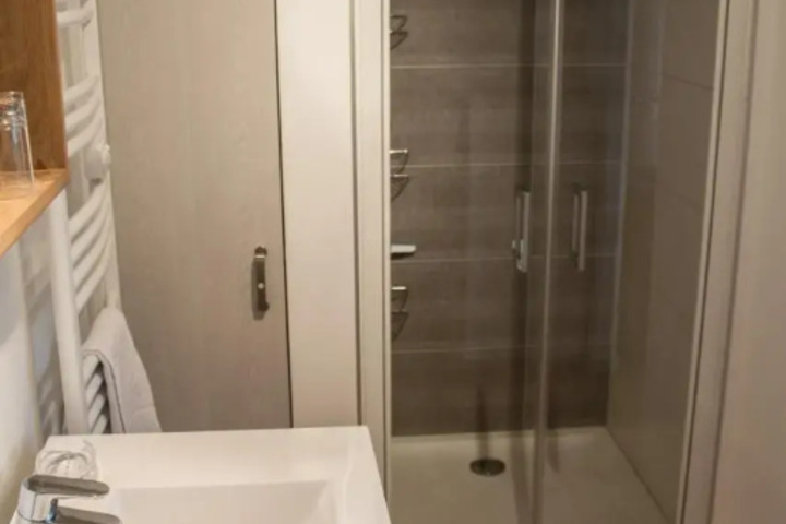 Room 10 of 19