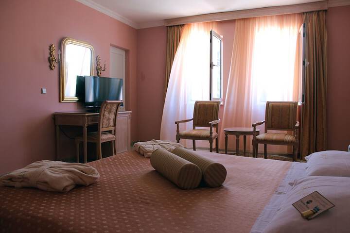 Room 8 of 71