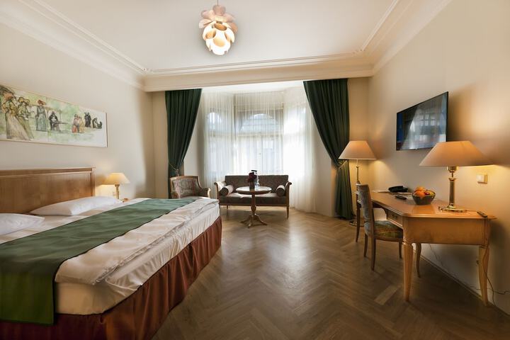 Room 16 of 82