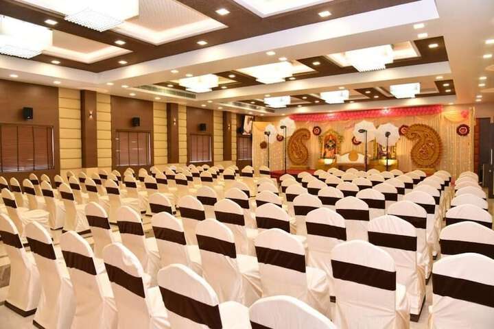Ballroom/Hall 10 of 10