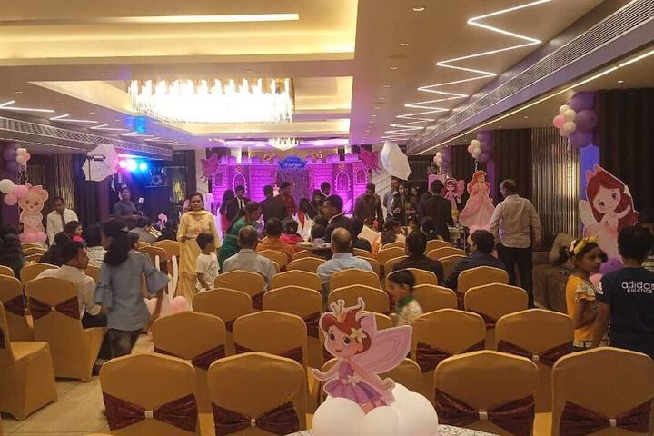 Ballroom/Hall 27 of 35