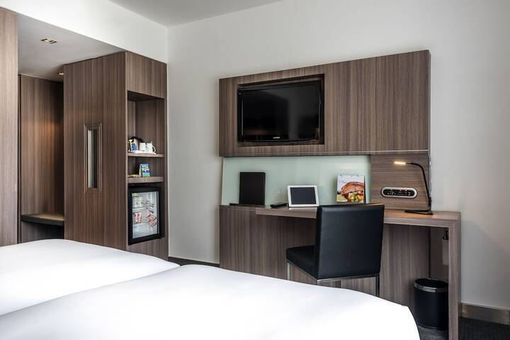 Room 7 of 57