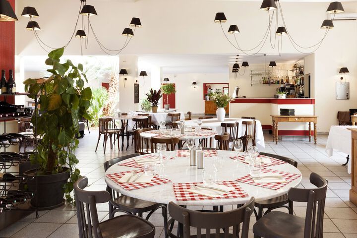 Dining 4 of 7