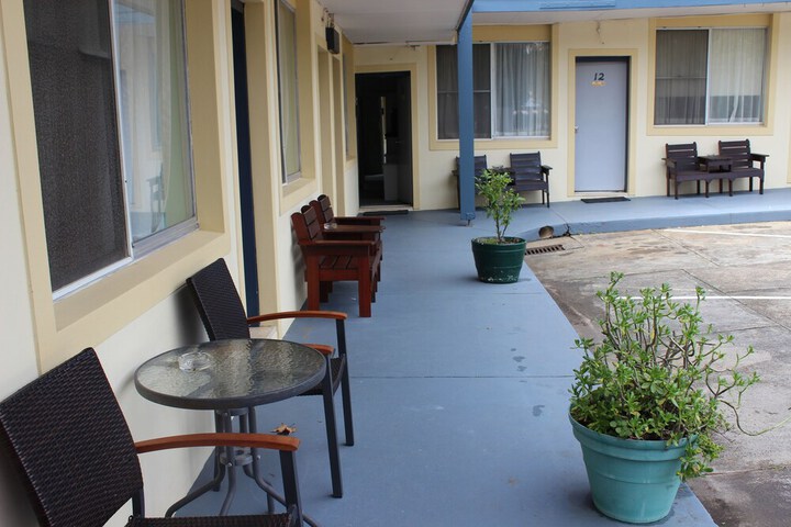 Hotel Exterior 43 of 48