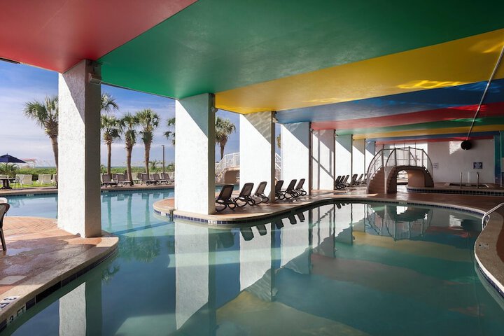 Indoor/outdoor pool