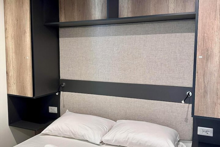 Room 28 of 168
