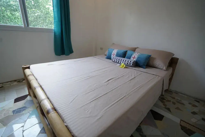 Room 5 of 13