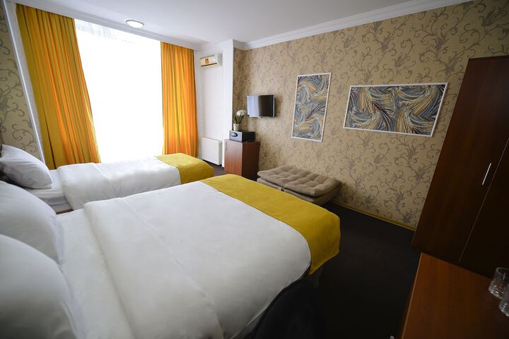 Room 13 of 37