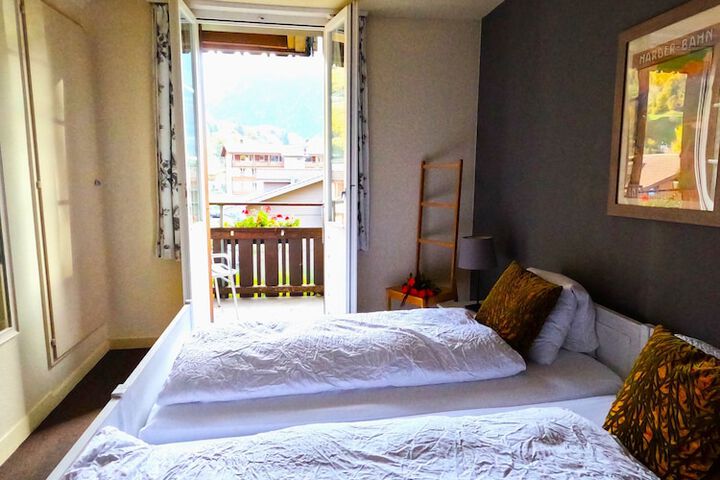 Room 27 of 173