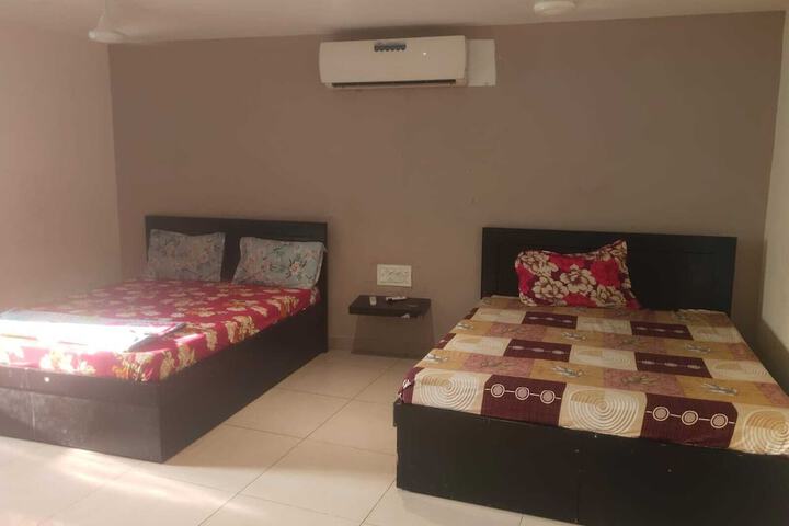 Room 10 of 12