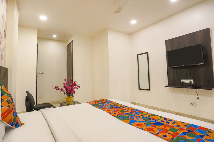 Room 17 of 33