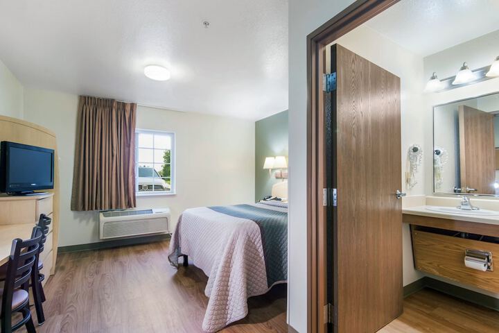ADA Accessible Studio 1 Queen Bed (15 of 15)