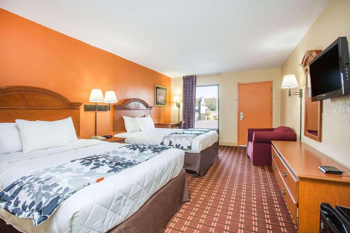 2 Queen Beds (1 of 8)