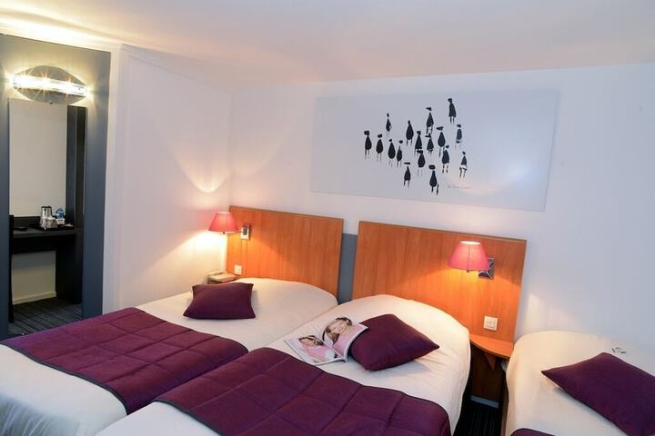 Room 6 of 14