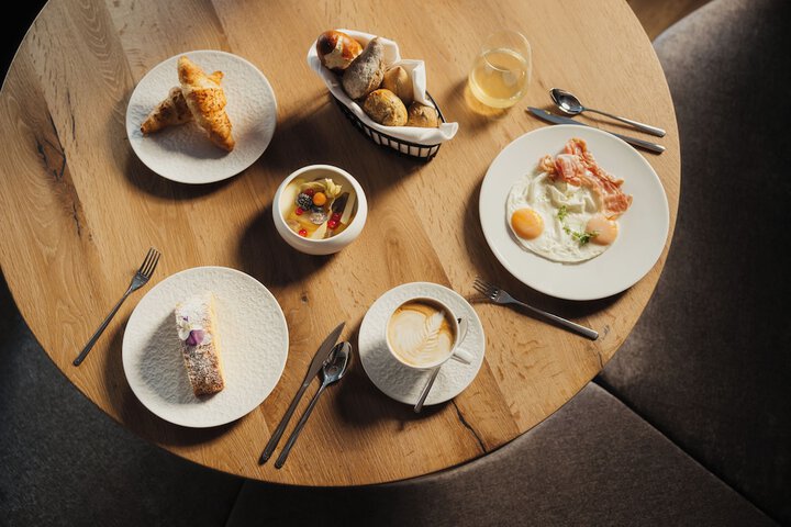 Breakfast/Coffee Service 77 of 92