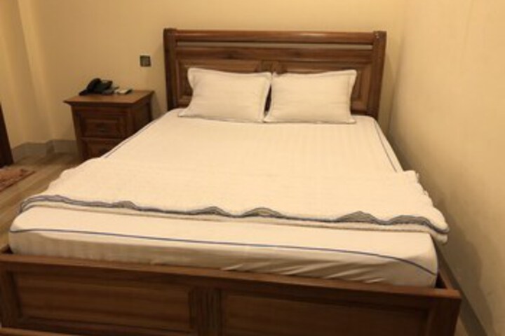 Room 5 of 20