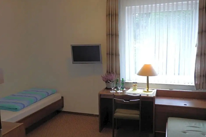 Room 6 of 19
